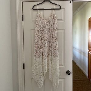 Lulu’s white lace midi dress